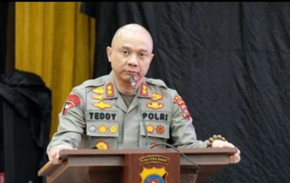 Kapolda Jatim Irjen Pol Teddy Minahasa yang baru beberapa hari menjabat dikabarkan tersandung narkoba (Foto: Kadiv Humas Polri)