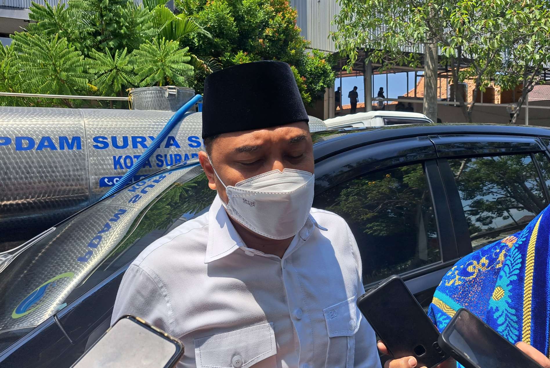 Walikota Surabaya Eri Cahyadi saat menyampaikan soal PLH Sekda Surabaya. (Foto: Pita Sari/Ngopibareng.id)