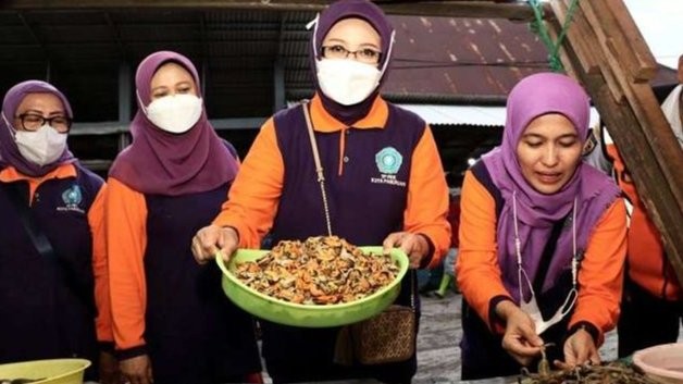 Ketua TP PKK Kota Pasuruan sekaligus Ketua Forikan Kota Pasuruan, Fatma Saifullah Yusuf ajak warganya gemar makan ikan. (Foto: Diskominfo Kota Pasuruan)