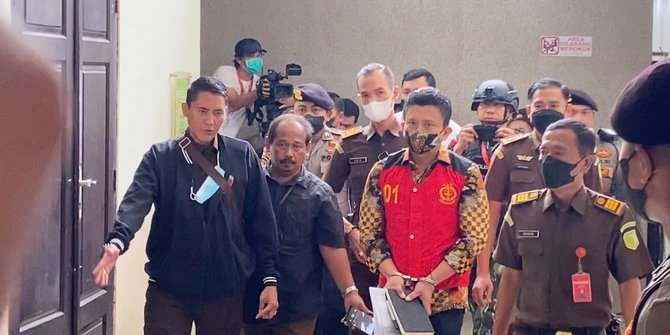 Terdakwa Ferdy Sambo dalam sidang perdana di Pengadilan Negeri Jakarta Selatan Senin 17 Oktober 2022.(Foto: merdeka.com)