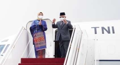 Wakil Presiden (Wapres) Ma'ruf Amin beserta istri, Wury, dan rombongan terbatas melakukan kunjungan kerja ke Singapura. (Foto: BPMI  Setwapres)