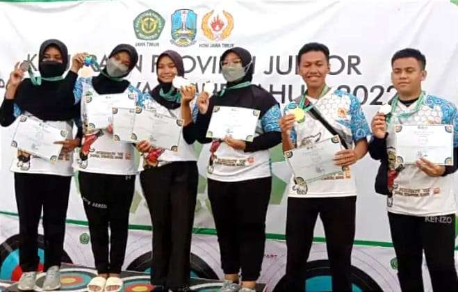 Para pemanah Bondowoso sukses di Kejurprov Panahan Junior Jatim 2022 mengantarkan membela tim Jatim ke Kejurnas Panahan Junior 2022 di Jogjakarta.(Foto: Guido Saphan/Ngopibareng.id)