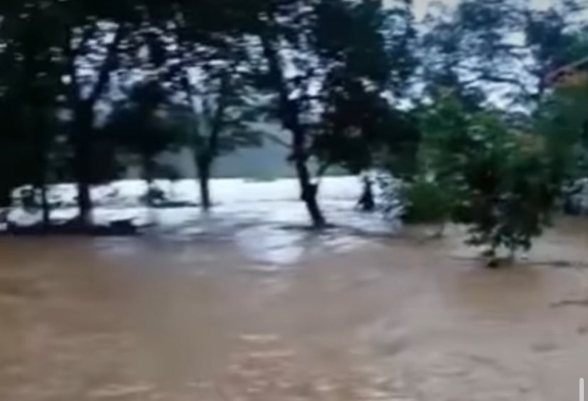 Banjir di Desa Sitiarjo, Kecamatan Sumbermanjing Wetan, Malang (Foto: Instagram/@info_malang)