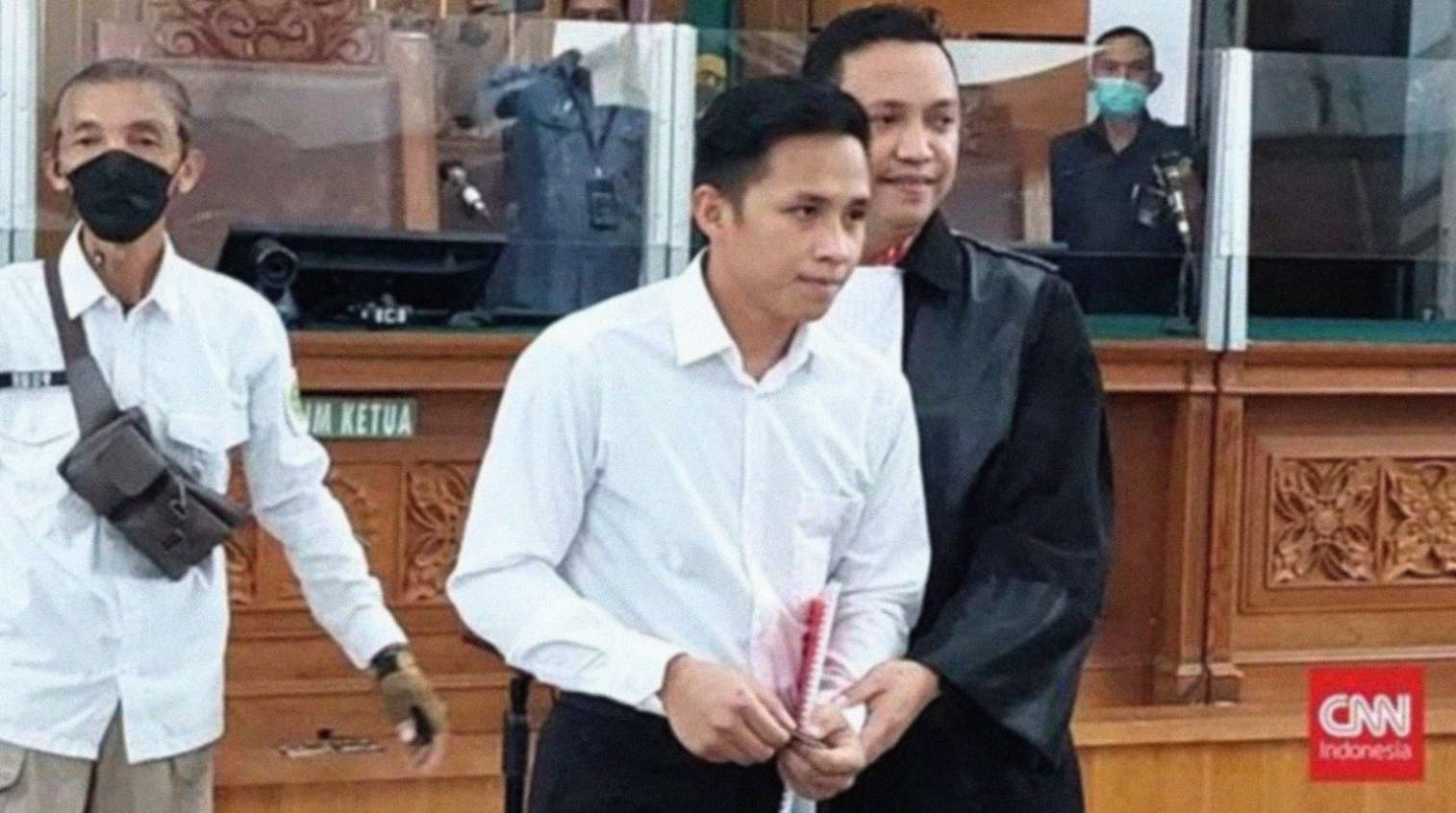Terdakwa Bharada Richard Eliezer Pudihang alias Bharada E  dalam sidng di Pengadilan Negeri Jakarta Selatan, Selasa 18 Oktober 2022.(Foto: cnnindonesia)