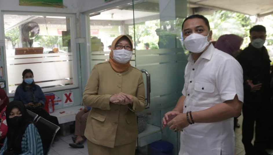 Walikota Surabaya, Eri Cahyadi sebut belum ada laporan anak yang terjangkit penyakit gagal ginjal akut misterius. (Foto: Dokumentasi Humas Pemkot Surabaya)