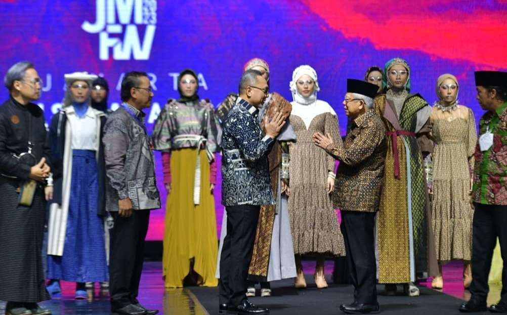 Wapres KH Ma'ruf Amin membuka JMFW 2023, berhara Indonesia menjadi Muslim Fashion Capital Dunia ( foto: Bp BPMI Setwapres)