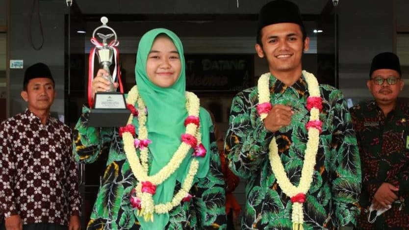 Dua kafilah Madinah Kota Pasuruan, Jawa Timur, berhasil menorehkan prestasi luar biasa di MTQ XXIX di Kalimantan Selatan. Mereka adalah Lailatul Amelia dan M. Lutfi Irhamni. (Foto: Diskominfo Kota Pasuruan)