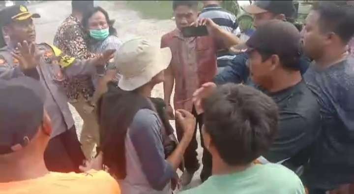 Tangkapan layar video aksi keributan di kawasan wisata pantai semilir Desa Socorejo, Tuban (Tangkapan layar)