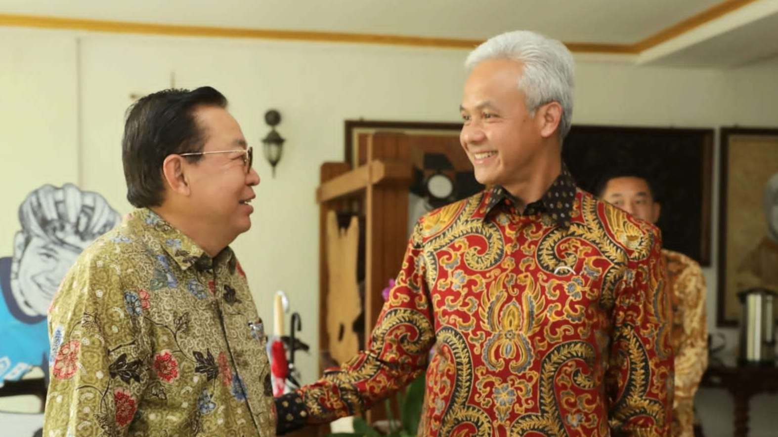 Duta Besar Indonesia untuk Korea Selatan, Gandhi Sulistiyanto menemui Gubernur Jawa Tengah, Ganjar Pranowo untuk mengembangkan UMKM. (Foto: Diskominfo Pemprov Jateng)
