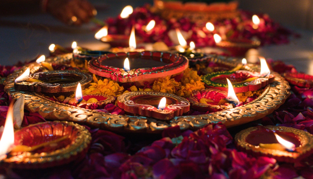 Diwali atau Deepavali adalah hari libur terbesar dan terpenting di India sepanjang tahun. Festival lampu atau festival cahaya. (Foto: Hindustan Times)