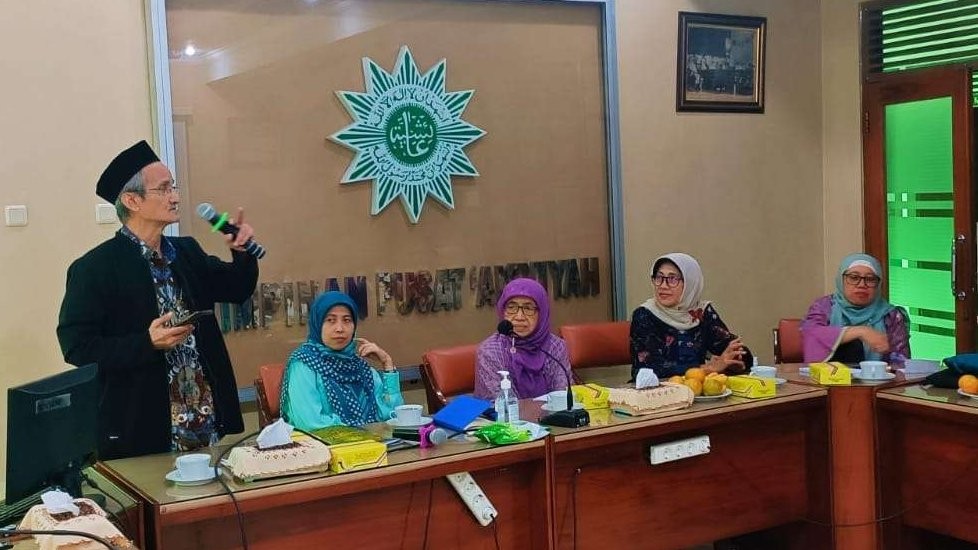 KH Husein Muhammad saat berdiskusi di PP Aisyiyah, di Yogyakarta. (Foto: aku fb hm)