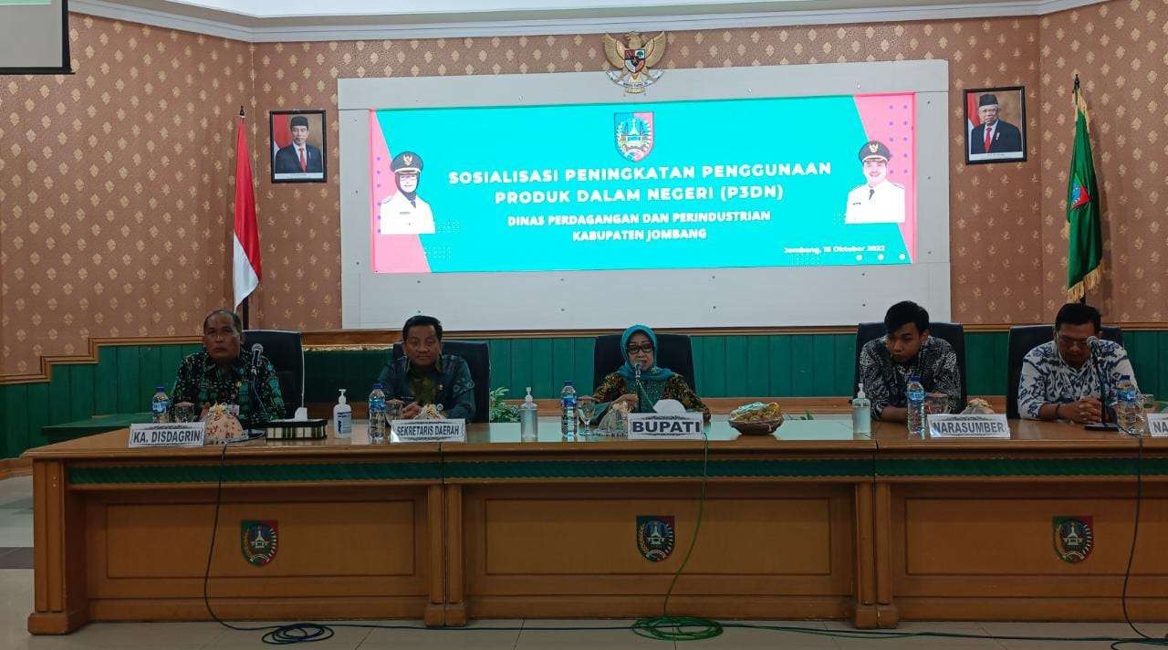 Pemerintah Kabupaten Jombang melalui Dinas Perdagangan dan Perindustrian Kabupaten melaksanakan Sosialisasi Peningkatan Penggunaan Produk Dalam Negeri (P3DN) di ruang Bung Tomo - Pemkab Jombang, Selasa (18/10/2022). (Foto: Istimewa)