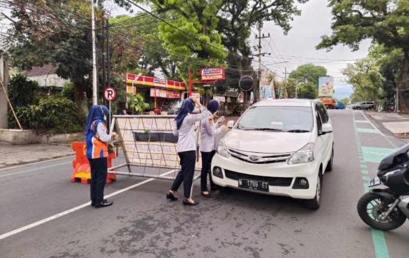 Uji coba e-parkir di kawasan Car Free Day, Kota Malang (Foto: Humas Pemkot Malang)