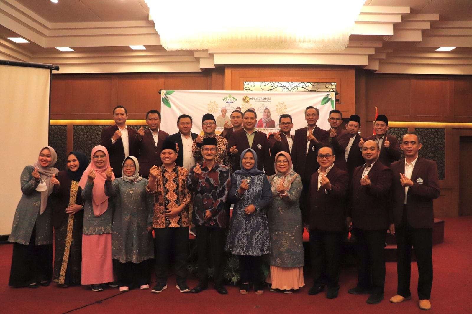 KH Husein Muhammad dan para ulama pesantren, juga ulama perempuan Indonesia, dalam kegiatan dakwah ilmiah. (Foto: fb husein muhammad)