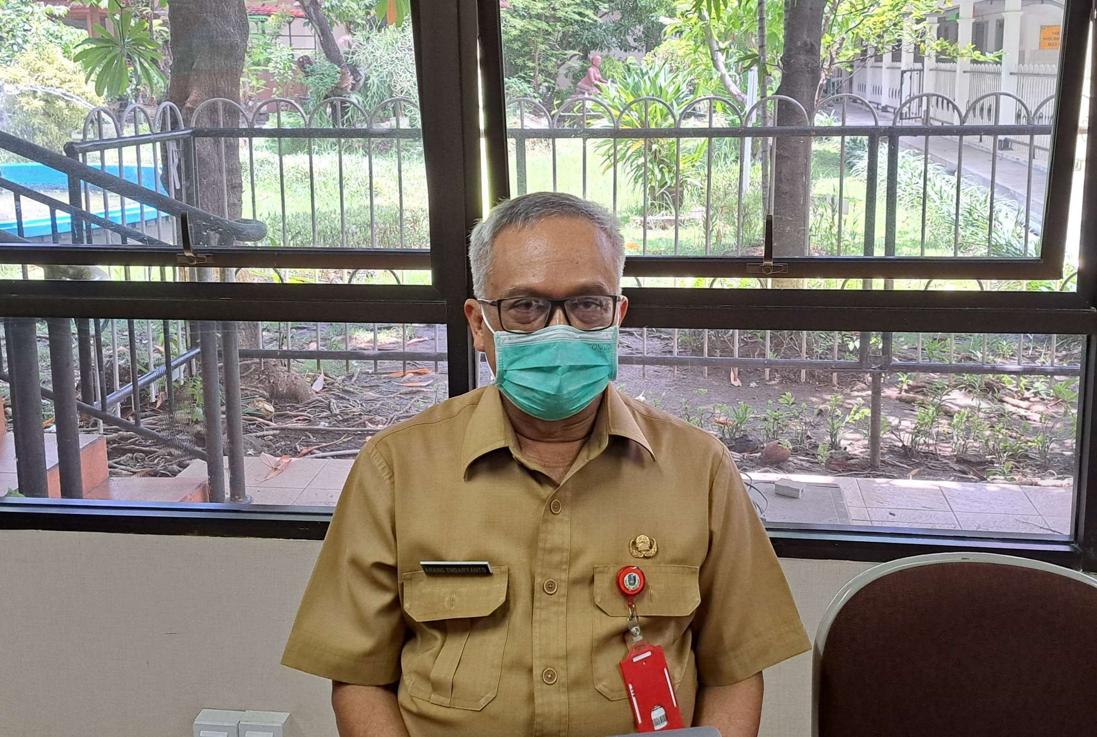 Wakil Direktur Pelayanan Medik dan Keperawatan RSUD Dr Soetomo, Prof Dr dr Anang Endaryanto SpA(K) saat ditemui di ruangannya. (Foto: Pita Sari/Ngopibareng.id)