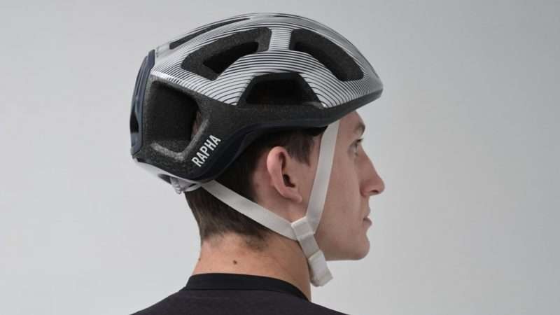 Rapha POC Ventral Lite merupakan helm ringan berbobot 200 gram. (Foto: Dokumentasi Rapha)