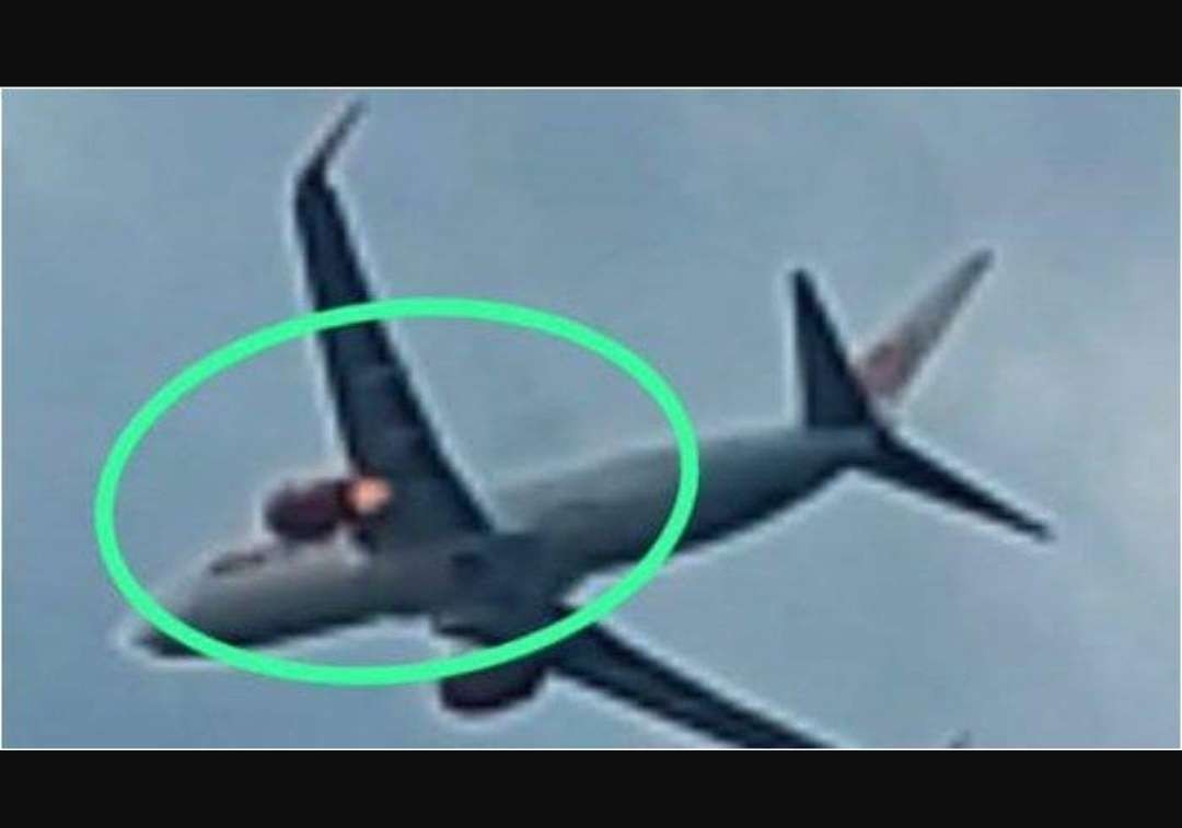Mesin pesawat Lion Air JT-330 bagian kiri terbakar di ketinggian 3.000 kaki. (Foto: YouTube)