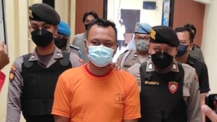 Pegawai harian lepas (Phl) Satpol PP Kota Kediri nekat merampok karena terlilit hutang judi online. (Foto: Fendhy Plesmana/Ngopibareng.id)