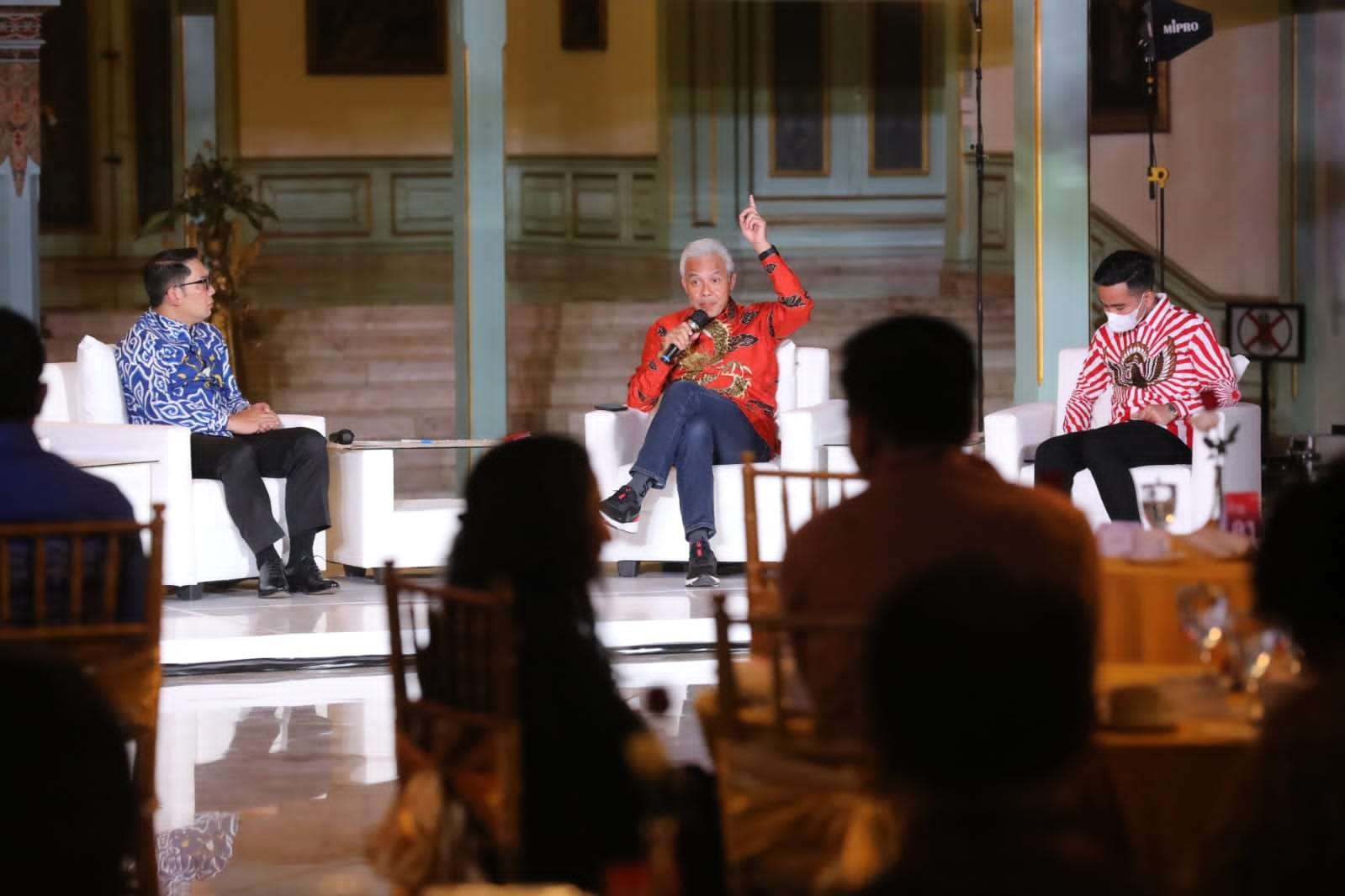 Ganjar saat menjadi pembicara dalam acara talkshow Diseminasi Nasional Solo: Gaung Muda Indonesia Pasca KTT Y20 Presidensi G20 Indonesia yang digelar di Pura Mangkunagaran, Surakarta. (Foto: Dokumentasi Jateng)