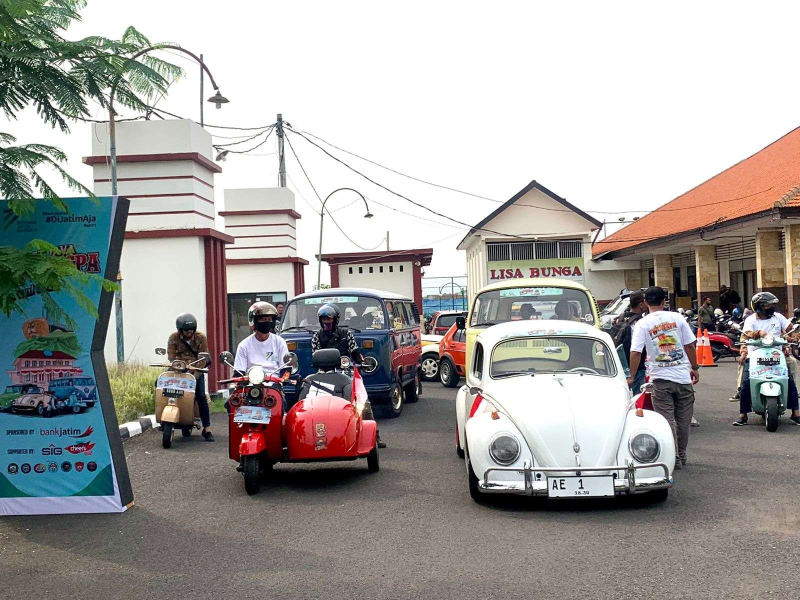 Rombongan komunitas pecinta VW dan vespa tiba di Kota Pasuruan. (Foto: Dokumentasi Kota Pasuruan)