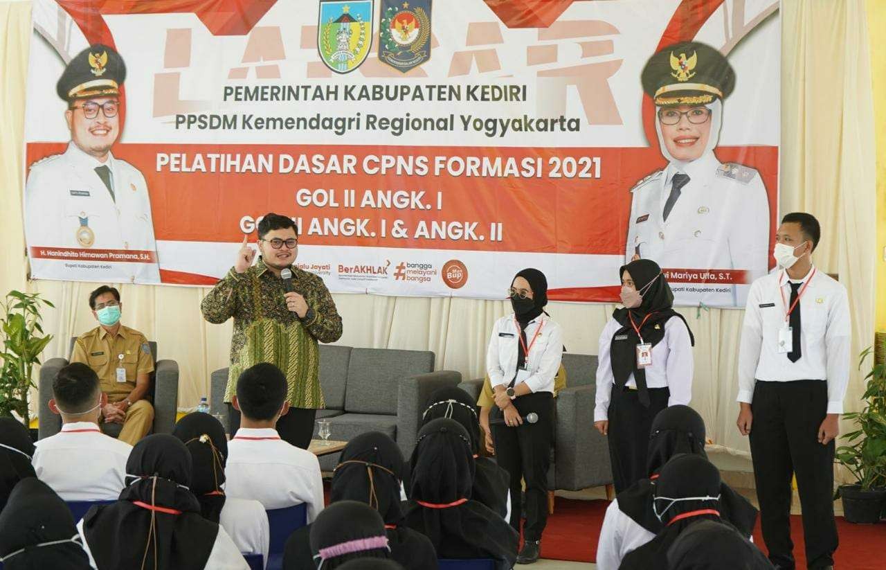 Kritik Pemkab, tiga CPNS dapat pelatihan mandiri dari Bupati Kediri (Foto: Kominfo Kabupaten Kediri)