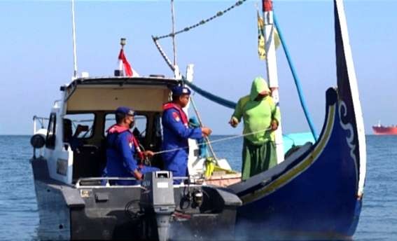 Anggota Satpolairud Polres Situbondo patroli rutin pengamanan wilayah laut jelang KTT G20 di Bali. (Foto: Satpolairud Polres Situbondo)