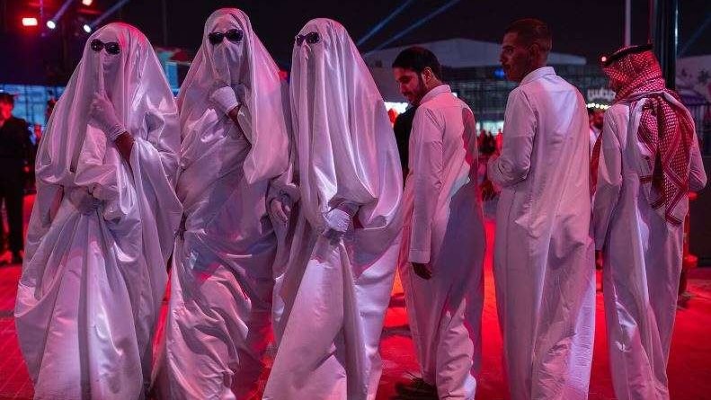 Arab Saudi menggelar pesta Halloween di Boulevard Riyadh. Pesta digelar setelah sempat dilarang sebelumnya. Netizen melemparkan pro dan kontra.(Foto: Twitter)