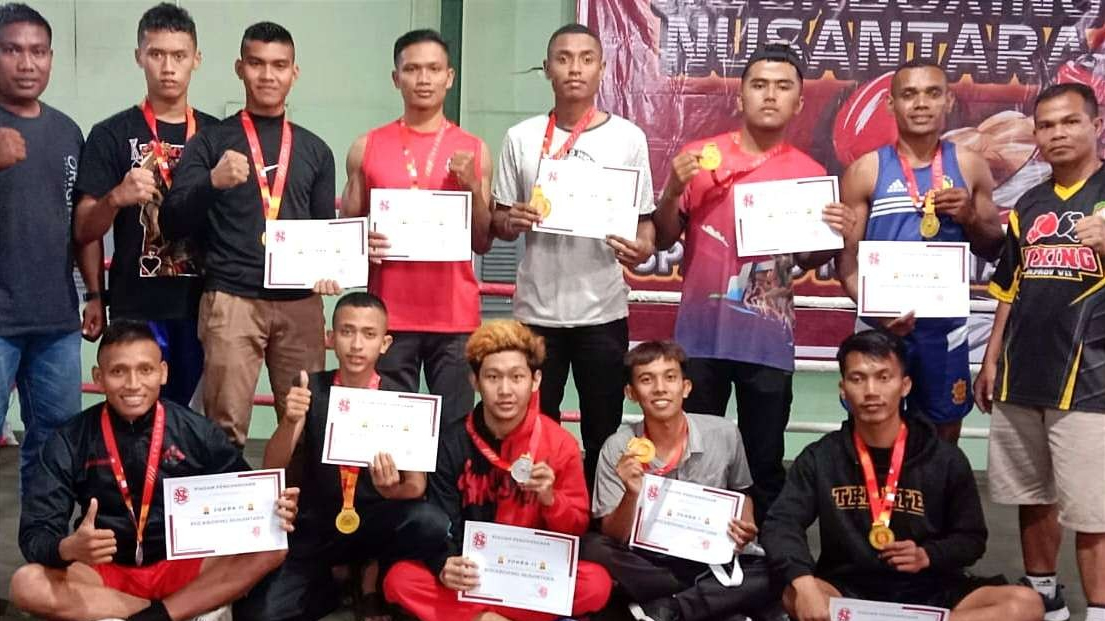 Sebelas petinju amatir Bondowoso meraih 7 medali emas dan 4 perak dalam kejuaraan tinju amatir Rock Boxing Nusantara 2022 di Malang. (Foto: Pertina Bondowoso)