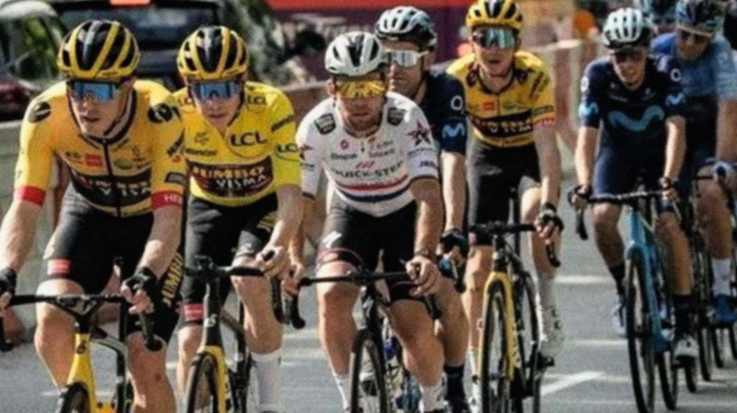 Jonas Vingegaard (dua dari depan) berhasil memenangkan Tour de France Prudential SIngapore Criterium 2022 (Foto: Tokutji)
