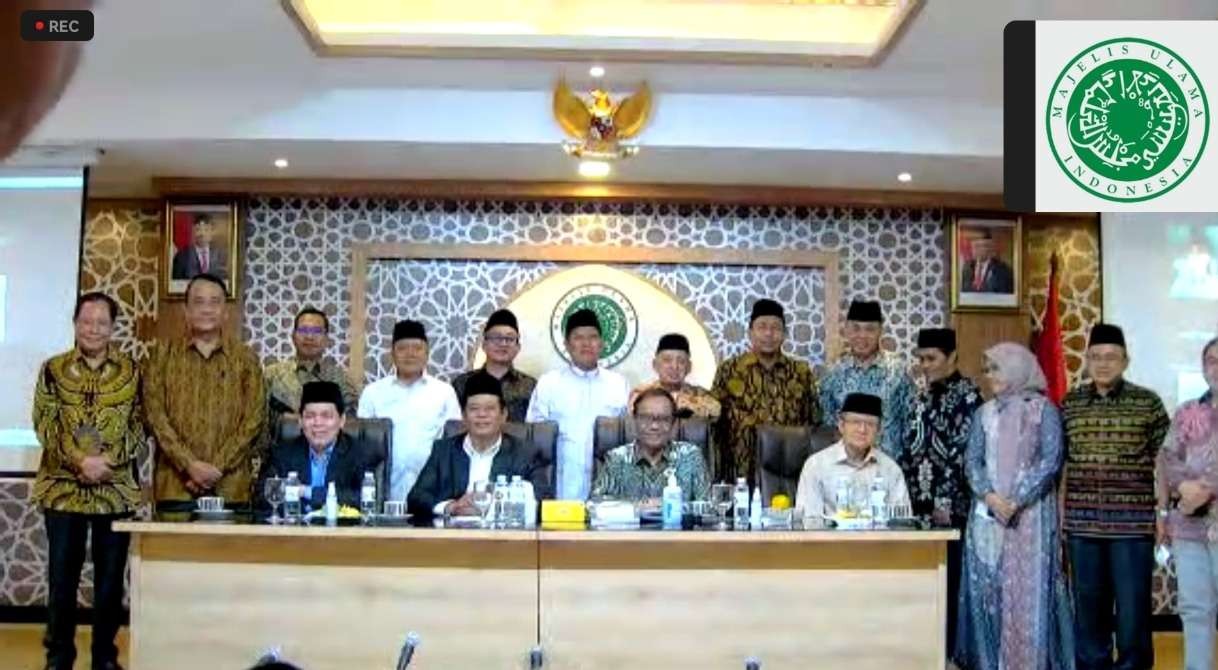 Menteri Kordinator Politik, Hukum dan  Keamanan (Menko Polhukam) Prof Mahfud MD bersama tim Penyelesaian Pelanggaran HAM Berat (PPHAM) menemui pimpinan MUI di Kantor MUI, Menteng, Jakarta. (Foto: humas mui)