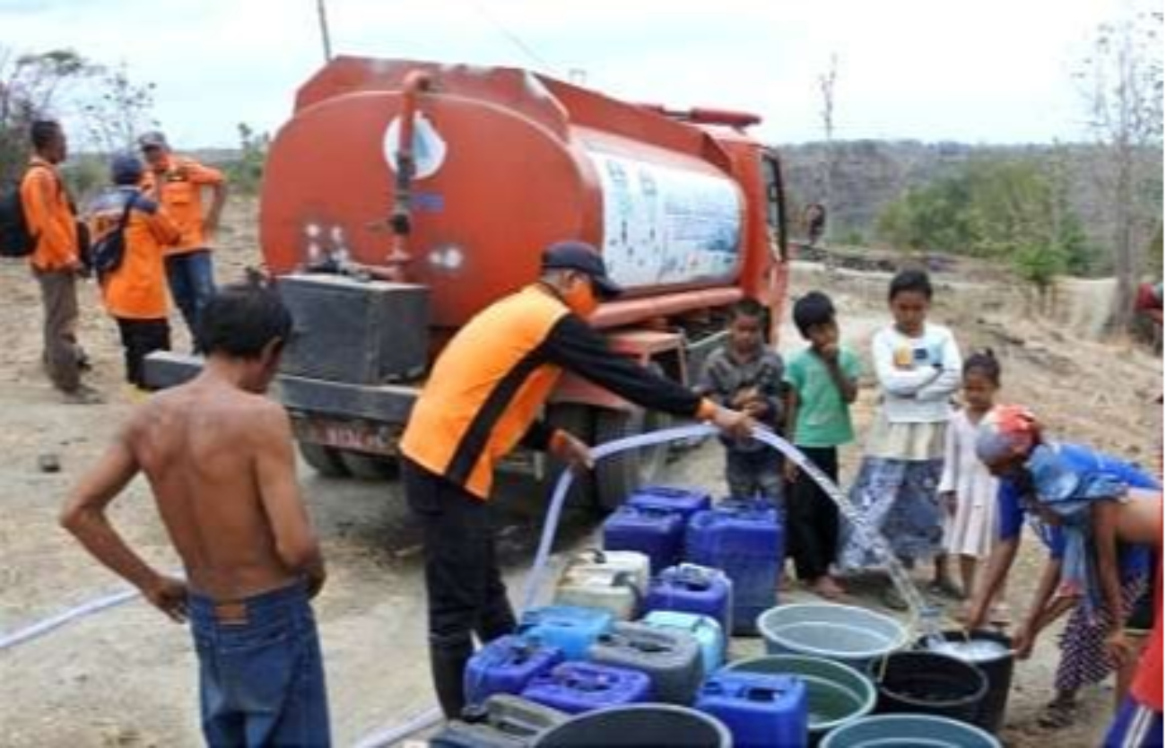 BPBD Situbondo menghentikan pengiriman air bersih ke warga di wilayah krisis air selama musim penghujan. (foto: BPBD Situbondo)