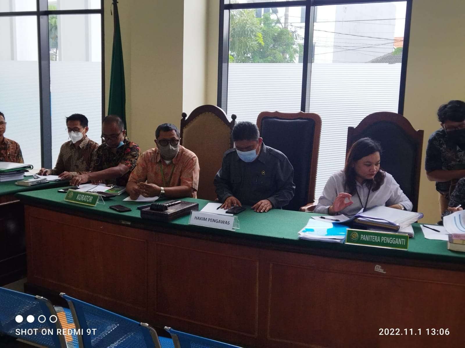 Rapat pembahasan perdamaian dalam proses PKPU yang berlangsung di Pengadilan Niaga dan Pengadilan Negeri Surabaya, Selasa 1 November 2022. (Foto: Ngopibareng.id)