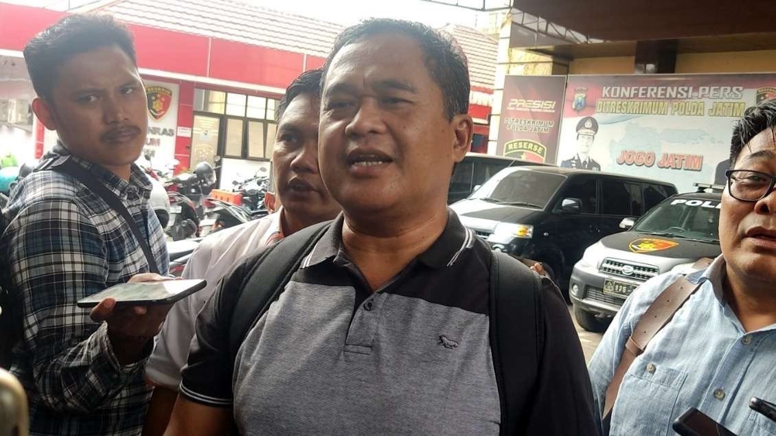 Ketua Panpel Arema FC, Abdul Haris saat menjalani pemeriksaan di Mapolda Jatim. (Foto: Fariz Yarbo/Ngopibareng.id)