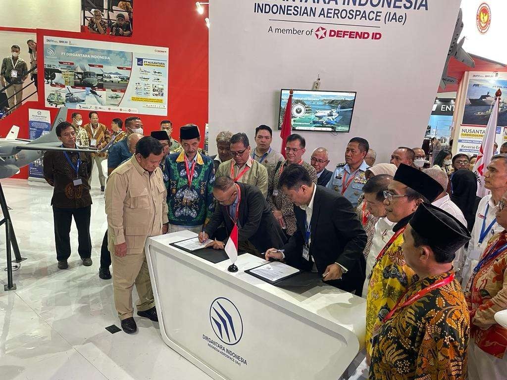Penandatanganan pembelian pesawat N219 sebanyak 11 unit oleh Komunitas Nahdliyin dilakukan di sela-sela penyelenggaraan Indodefence 2020 di JIExpo Kemayoran (2-5 November 2022) yang diikuti 55 negara, Kamis 3 November 2022. Disaksikan Menhan Prabowo Subianto. (Foto:ppm-aswaja)