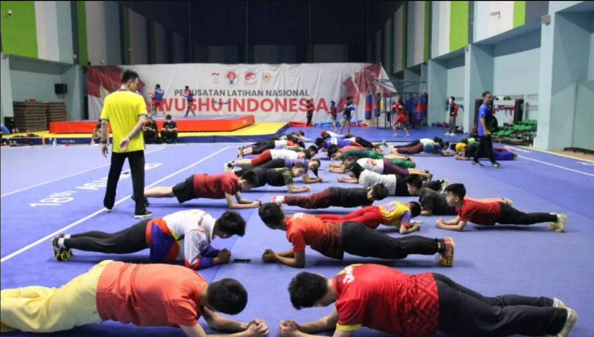 Atlet wushu Indonesia berlatih persiapan Kejuaraan Dunia Wushu Junior 2022. (Foto: Antara)