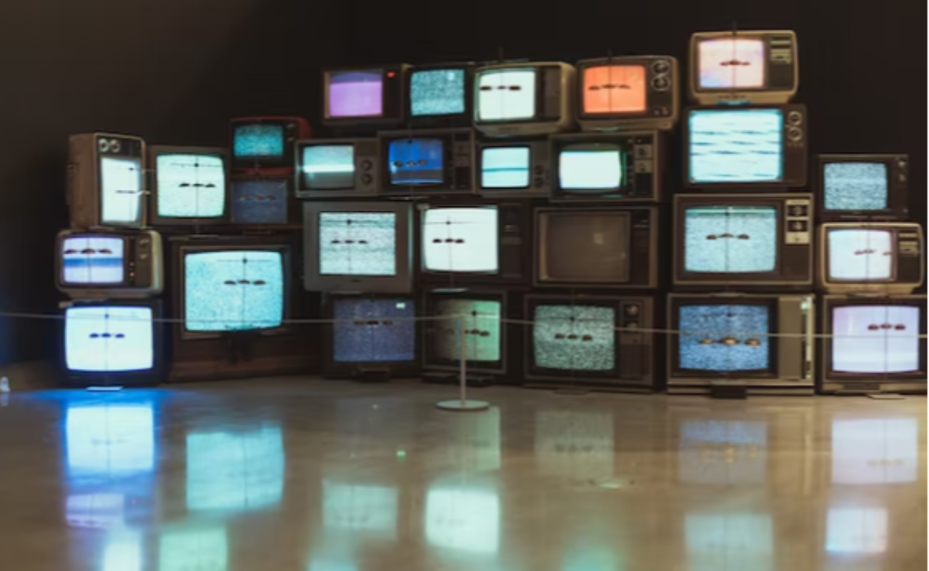 Kementerian Komunikasi dan Informatika atau Kominfo resmi menghentikan siaran TV analog menjadi TV digital pada Rabu, 2 November 2022. (Foto: Unsplash)