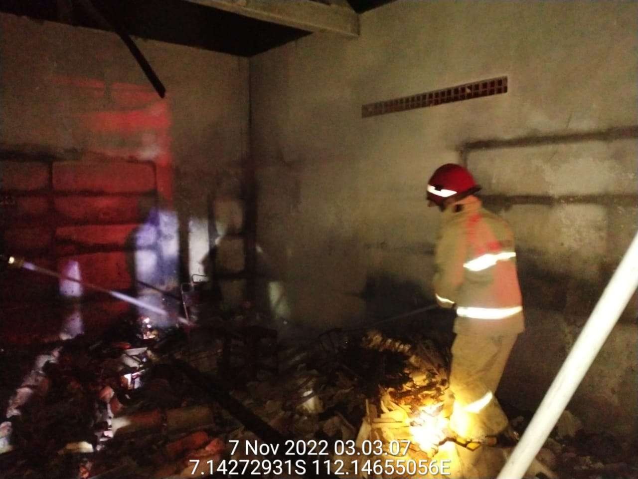 Kebakaran yang terjadi di Baureno, Bojonegoro, pada Snein 7 November 2022. (Foto: dok. Damkar Bojonegoro)