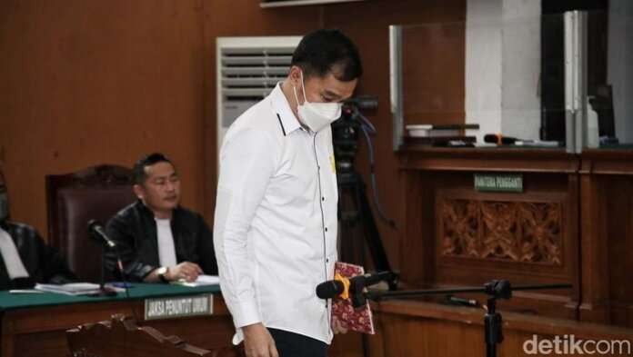 Sidang perintangan penyidikan dengan agenda putusan sela dengan terdakwa Arif Rahman Arifin di PN Jakarta Selatan, pada Selasa 8 November 2022. (Foto: detik.com)