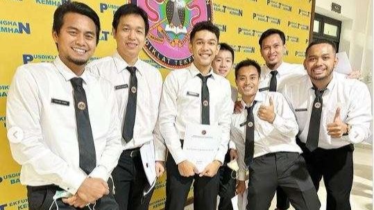 Sejumlah pemain bulutangkis top Indonesia resmi diangkat PNS di lingkungan Kemenpora. (Foto: Instagram @fajaralfian95)