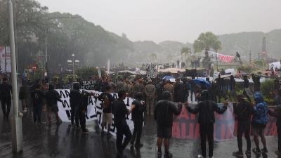 Aremania saat menggelar aksi di Balaikota Malang (Foto: Istimewa)