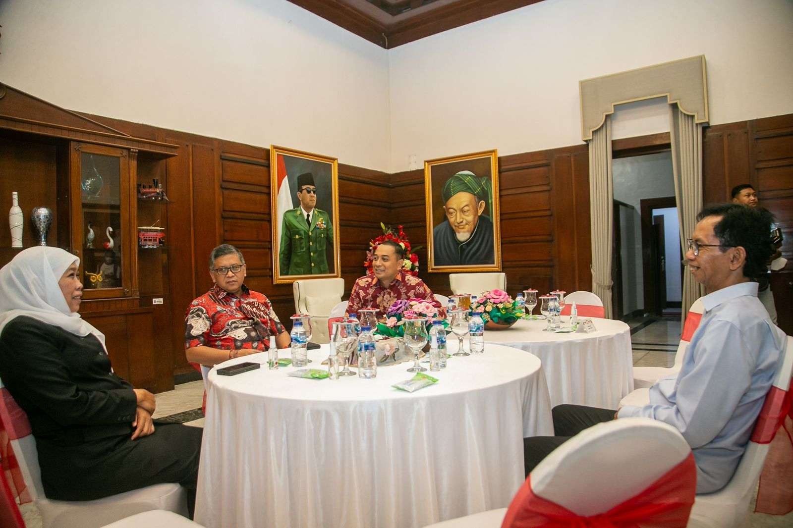 Hasto Kristiyanto bertemu Khofifah, Eri, dan Adi Sutarwijono. (Foto: Istimewa)