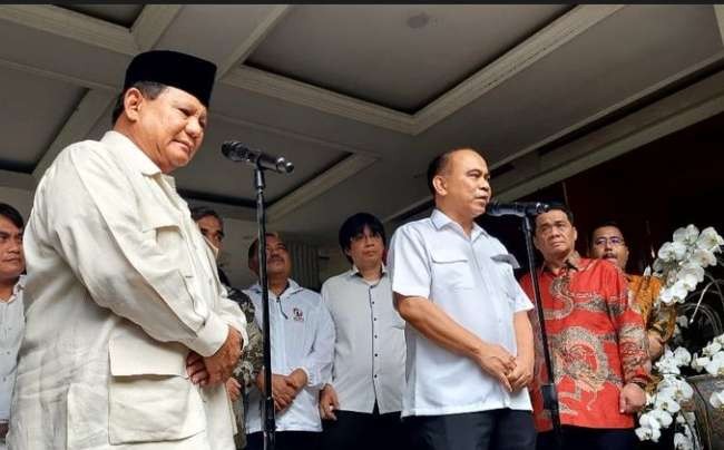 Ketua Umum Partai Gerindra, Prabowo Subianto bersama perwakilan relawan Jokowi dipimpin oleh Budi Arie Setiadi. (Foto: Dokumentasi Partai Gerindra)