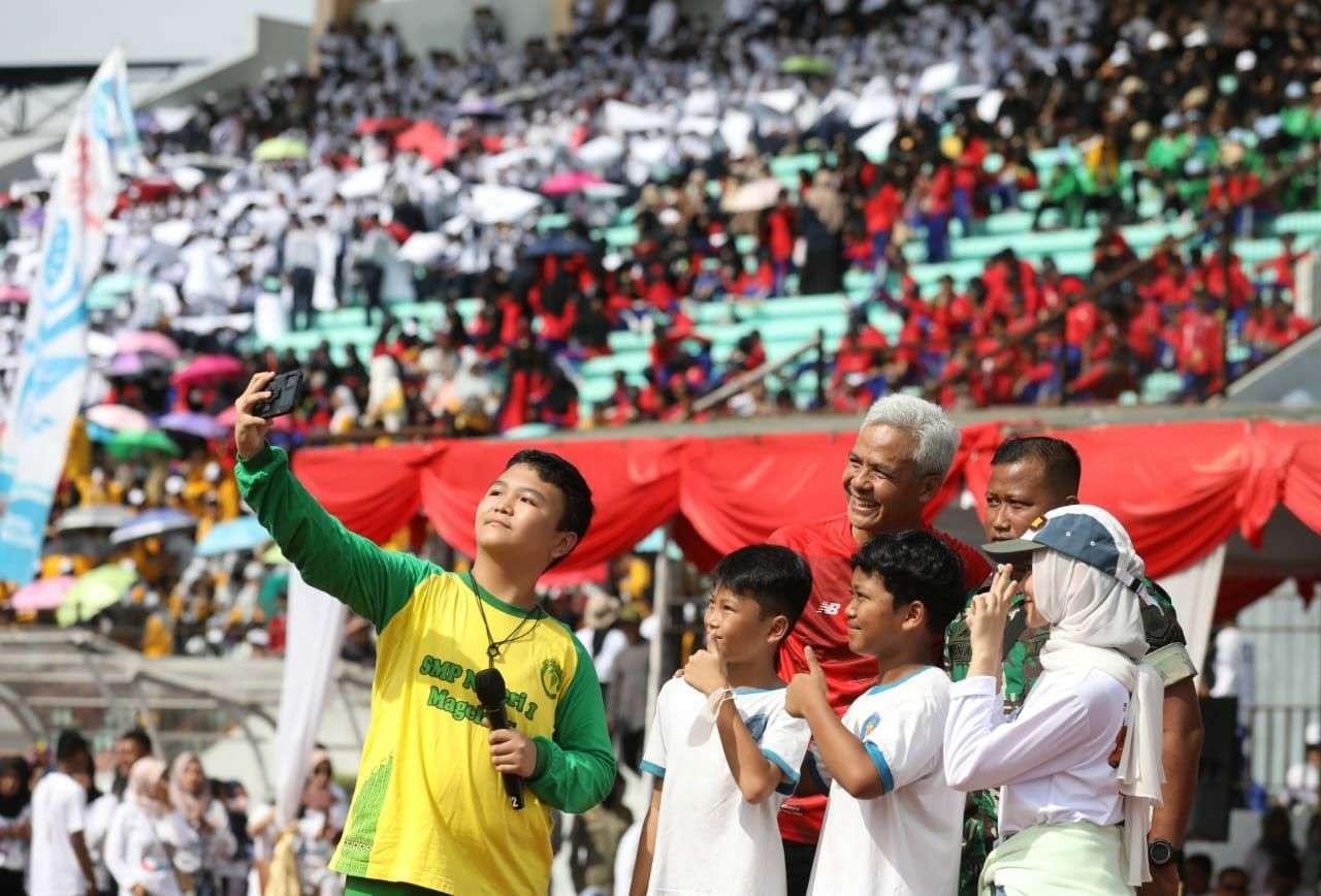 Ribuan anak-anak bergembira bersama Gubernur Jawa Tengah Ganjar Pranowo dalam acara puncak peringatan Hari Anak Nasional. (Foto: Istimewa)