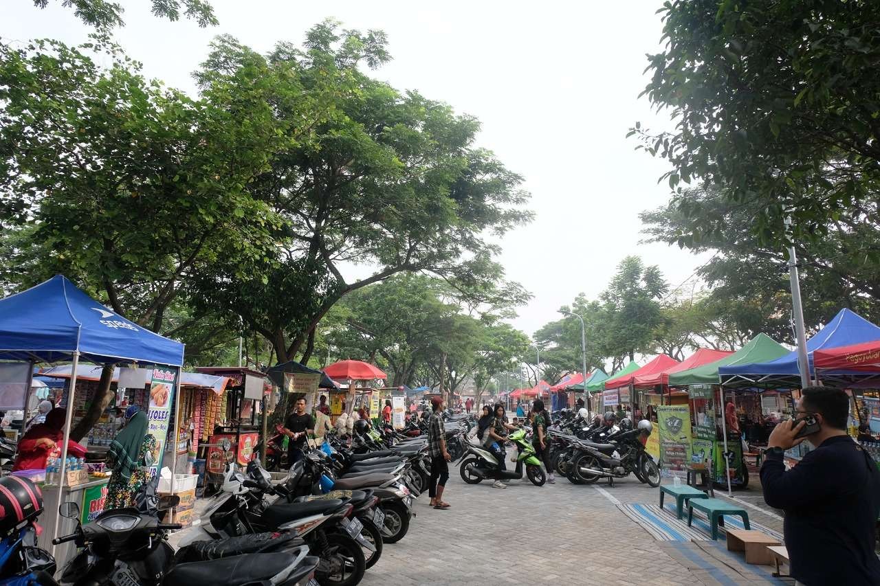 Pasar Rakyat Jambangan menjadi tempat baru PKL Masjid Al Akbar berjualan. (Foto: Humas Pemkot Surabaya)