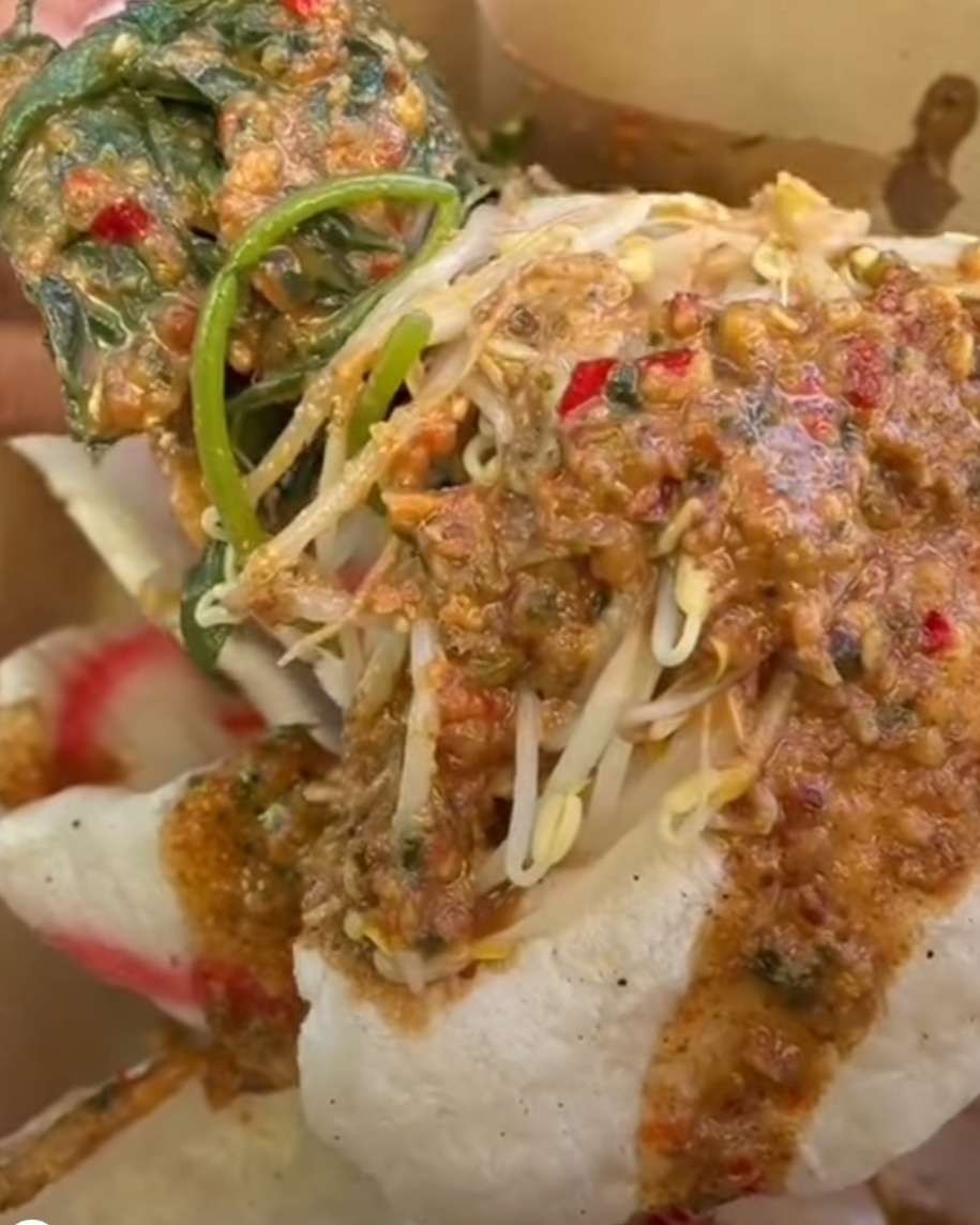 Kerupuk pecel kediri (KPK), kuliner khas Kediri yang bisa dicicipi di Jalan Rungkut Asri, Surabaya. (Foto: Instagram)