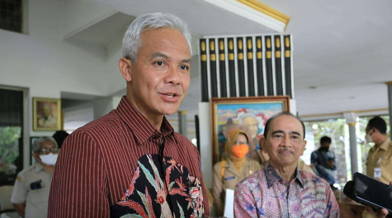 Gubernur Jawa Tengah Ganjar Pranowo usai bertemu Duta Besar Indonesia untuk Prancis Mohamad Oemar. (Foto: dok Humas Pemprov Jateng)