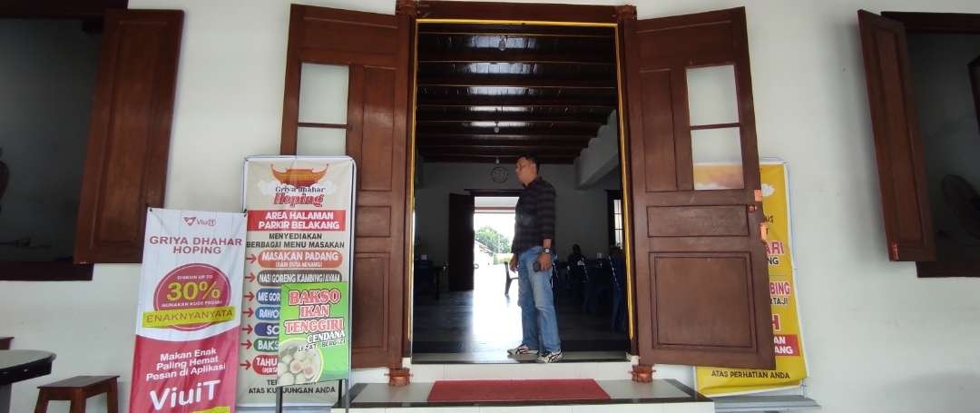 Tawarkan konsep rumah kuno, Griya Dhahar Hoping sajikan kuliner Jawa Timur. (Foto: Fendhy Plesmana/Ngopibareng.id)