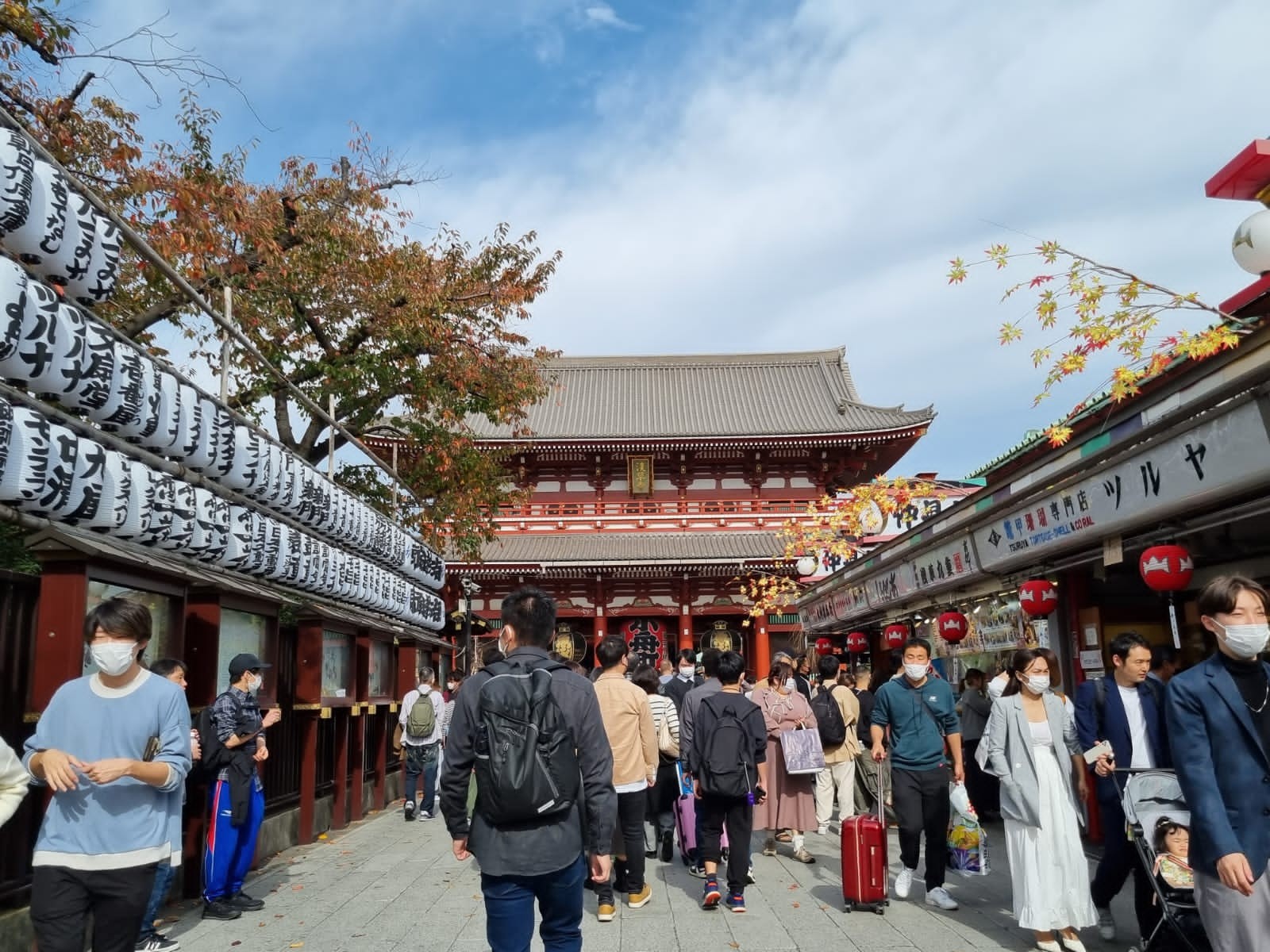 Kuil Senso-ji yang megah di Tokyo selalu dipadati turis.  (Fotoarif afandi/Ngopibareng.id)