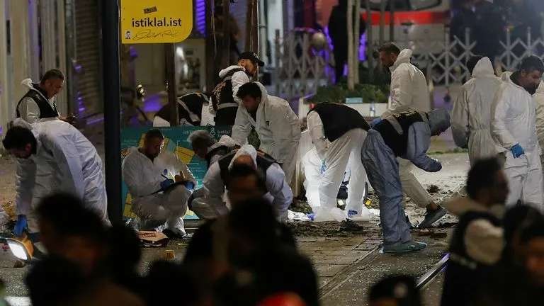 Bom mengguncang Istanbul: 6 orang tewas dan puluhan terluka. Erdogan menyebut ledakan itu sebagai "serangan berbahaya" dan mengatakan para pelakunya akan dihukum. (Foto: sky news)
