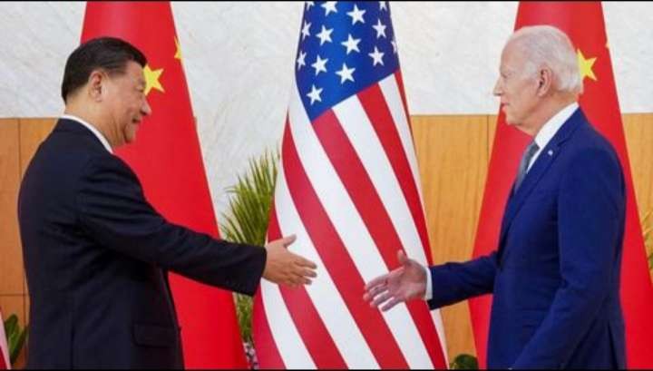 Presiden Amerika Serikat, Joe Biden bertemu Presiden China, Xi Jinping di KTT G20 di Nusa Dua, Bali. (Foto: Reuters)